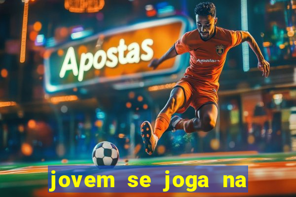 jovem se joga na linha do trem 2024